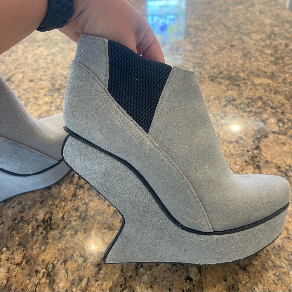 Senso diffusion grey suede heeless illusion wedge heel ankle bootie - Picture 10 of 11